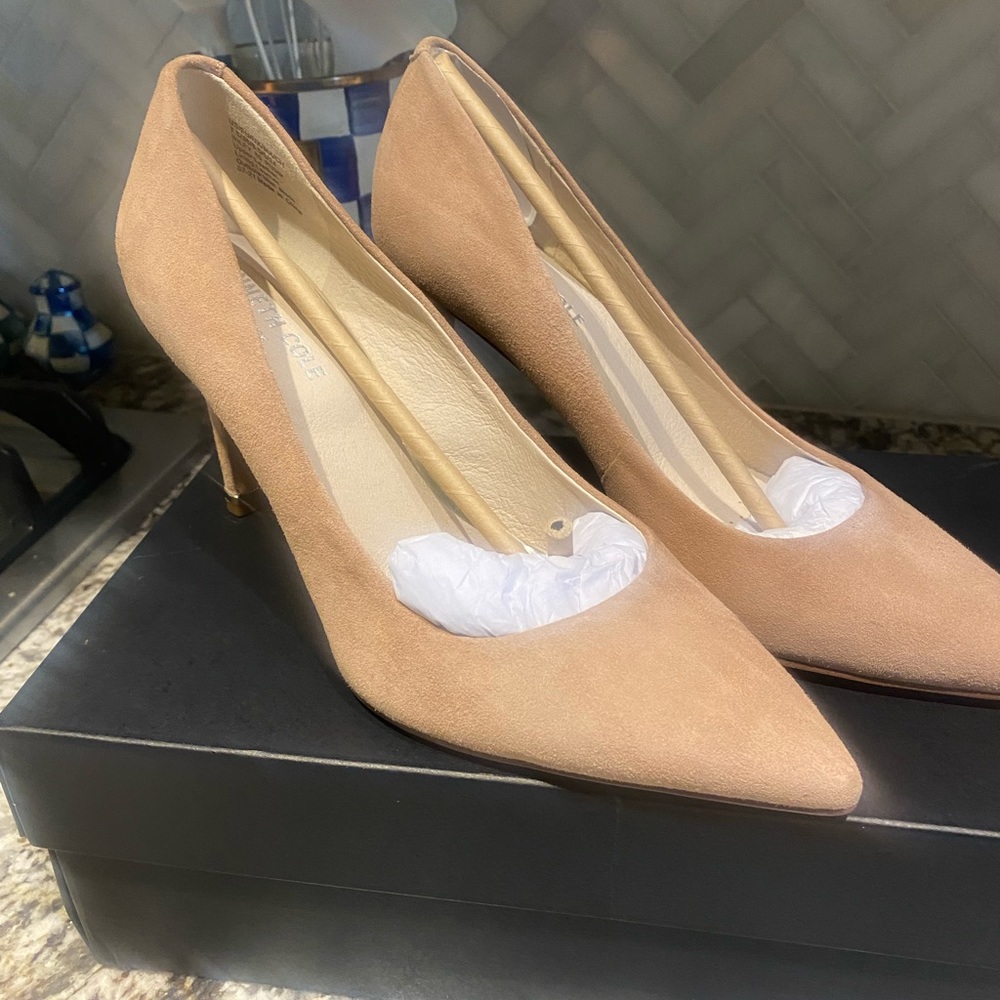 Kenneth Cole Riley Suede Pump-7